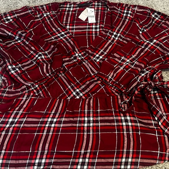 NWT Lane Bryant Peplum Faux Wrap Top - Picture 3 of 3